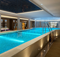 Piscina cubierta a bordo del MS Century Paragon MS CENTURY PARAGON CRUCEROS FLUVIALES CHINA CRUCEROS RIO YANGTSE CRUCEROS ASIA VIAJES CHINA CIRCUITOS CHINA